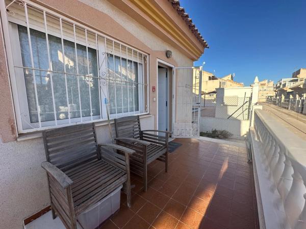 Duplex for sale on Avenida Garcia Rubira, Rojales thumbnail 2