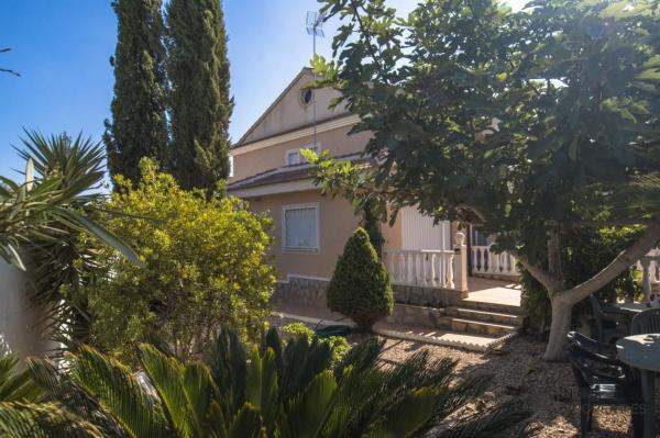 Квартира на продажу на Calle Santiago de Compostela Número 1, Рохалес photo 1