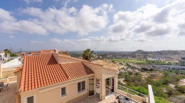 Chalet independiente en venta en Ciudad Quesada, Rojales
photo 1