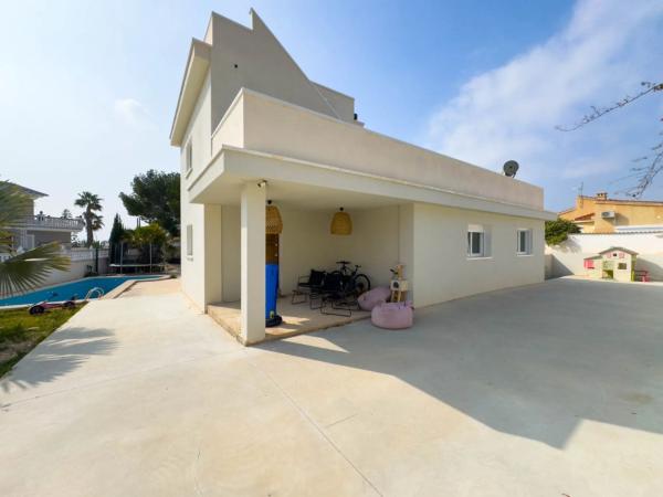 Chalet independiente en venta en Avenida DE LAS NACIONES, Rojales
thumbnail 2