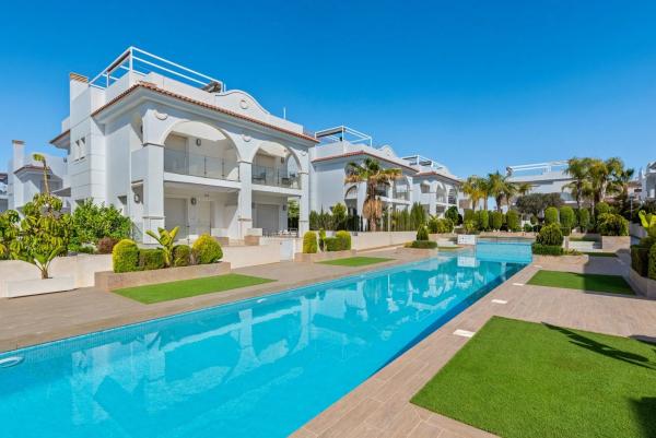 Квартира на продажу на Avenida de Málaga, Рохалес photo 1