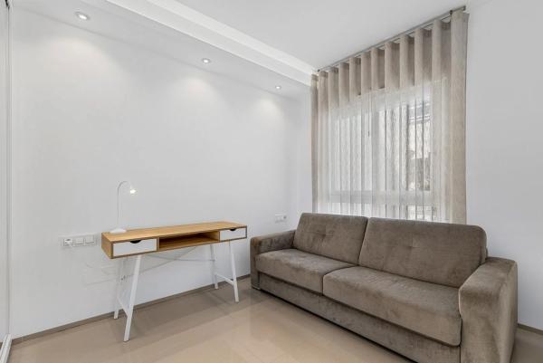 Квартира на продажу на  Avenida de Málaga, Рохалес photo 4
