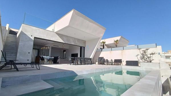 Chalet independiente en venta en Ciudad Quesada, Rojales
photo 1