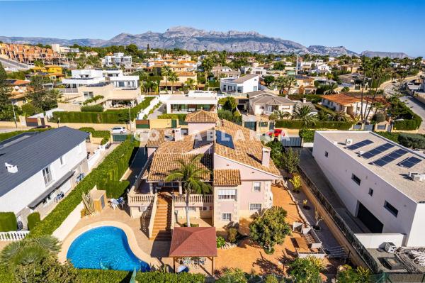 Chalet independiente en venta en Calle Formentera, Alfaz del Pi
photo 1