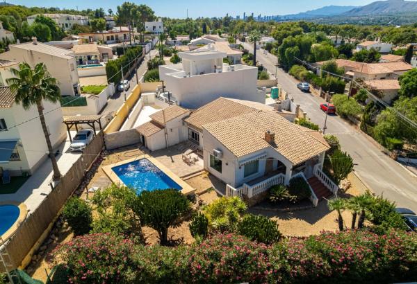 Independent chalet for sale in Calle de Bergen, Alfaz del Pi
 photo 1