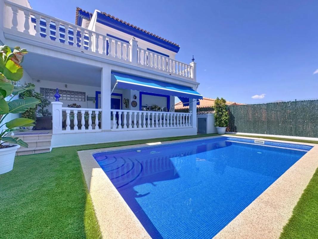 Venta de chalet adosado en  Calle Cormorà , Alfaz del Pi photo 4