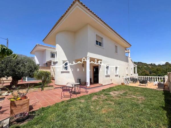 Chalet pareado photo 1