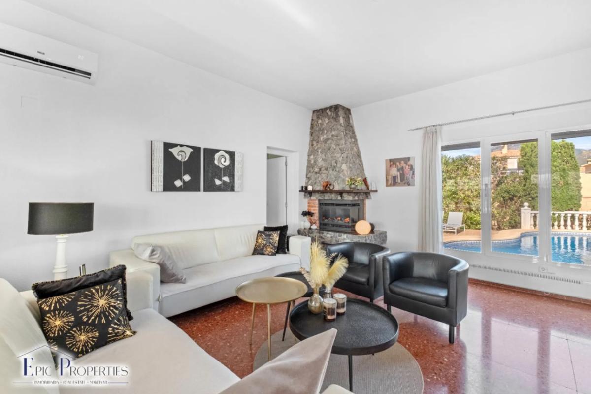 Sale of independent chalet in Calle Turmalina, Alfaz del Pi
photo 2