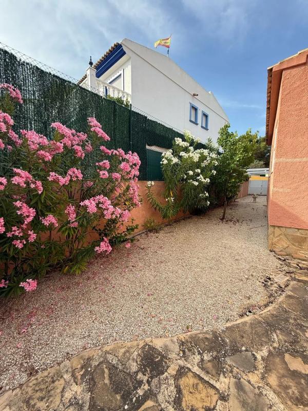 Sale of independent chalet in Calle Pinsa, Alfaz del Pi
photo 3