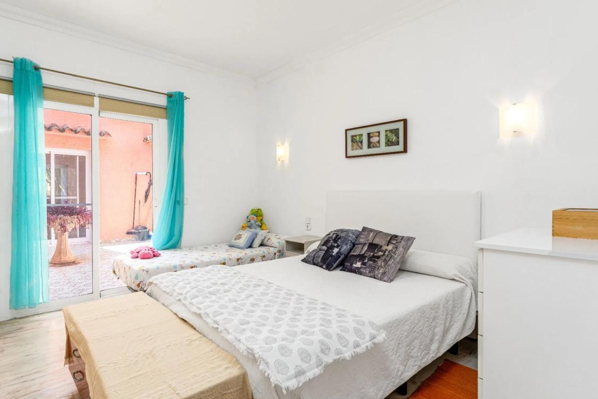 Sale of independent chalet in Calle Pinsa, Alfaz del Pi
 photo 3