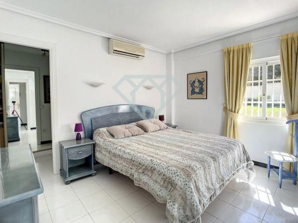 Частный шале на продаже в  L'Albir, Алфаз дель Пи photo 4