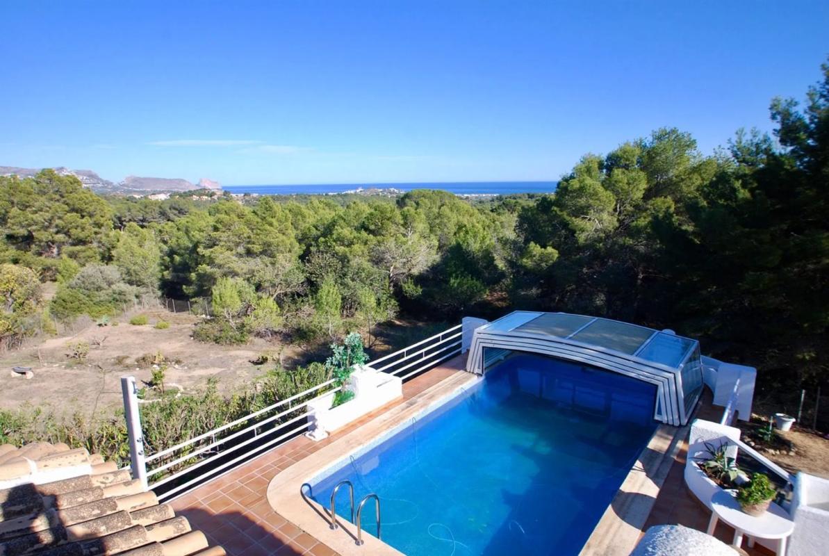 Sale of independent chalet in Calle Montseny, Alfaz del Pi
photo 3