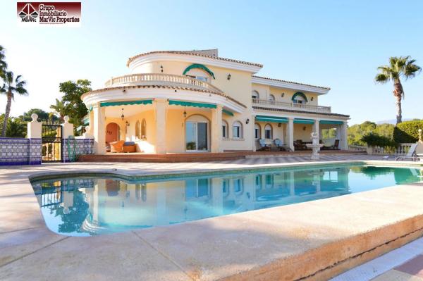 Частный шале на продаже в  Colonia Escandinavia-Cautivador, Алфаз дель Пи photo 1