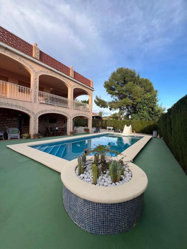 Sale of independent chalet in Pueblo Levante, Benidorm
 photo 2