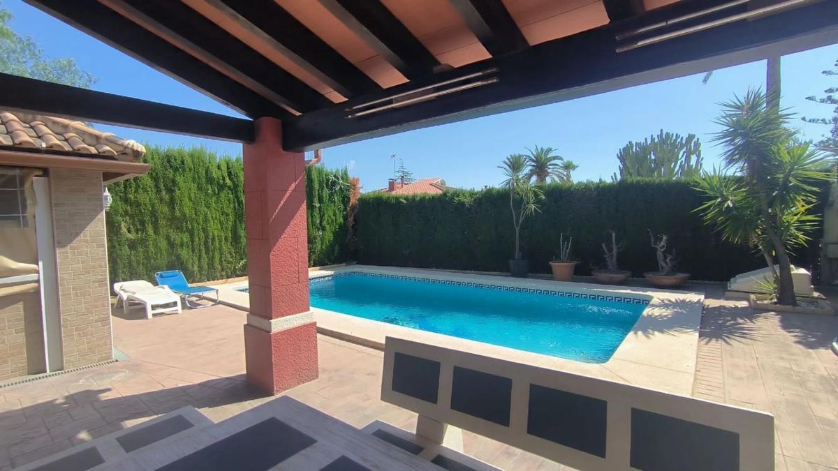 Sale of independent chalet in Pueblo Levante, Benidorm
photo 4