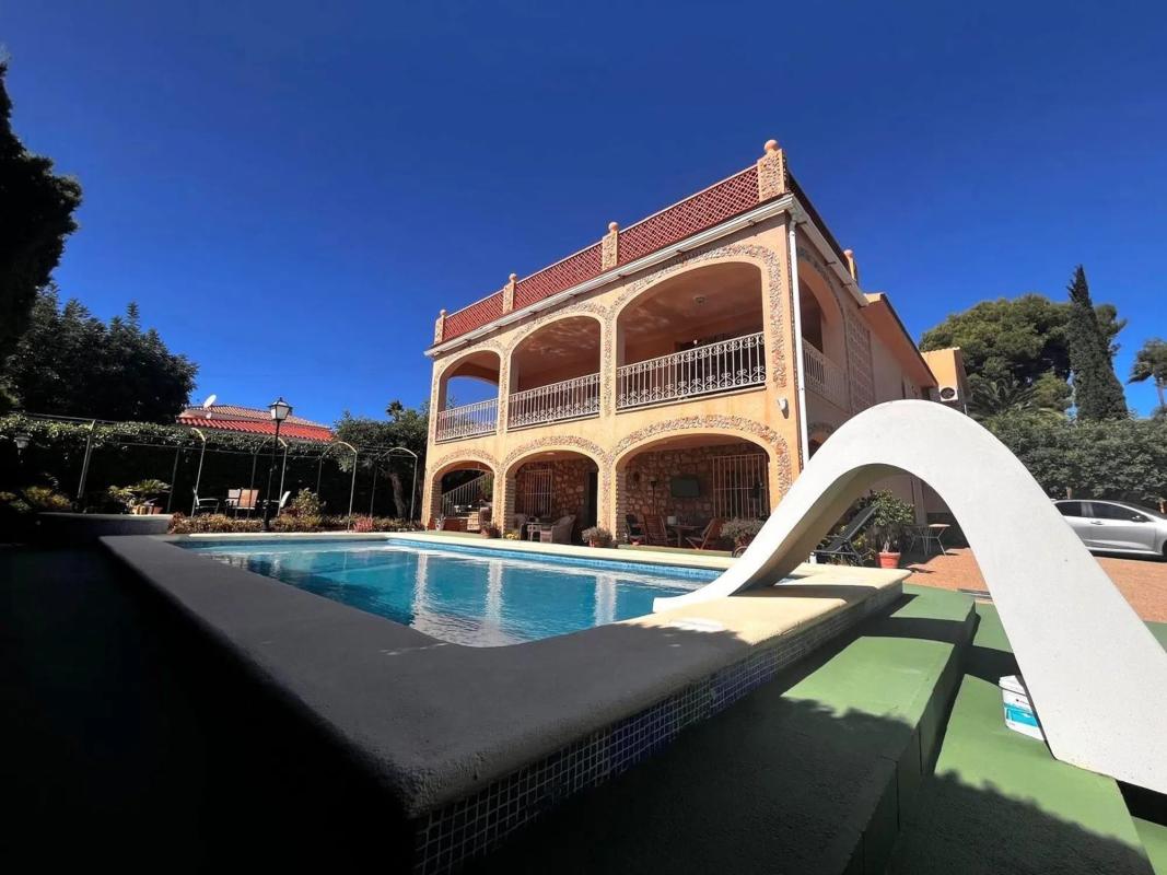 Sale of independent chalet in Pueblo Levante, Benidorm
photo 1