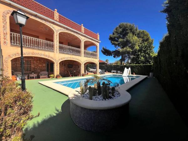 Independent chalet for sale in Pueblo Levante, Benidorm
thumbnail 1
