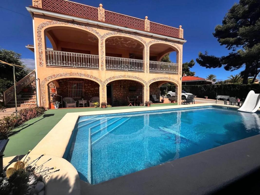 Sale of independent chalet in Pueblo Levante, Benidorm
photo 3
