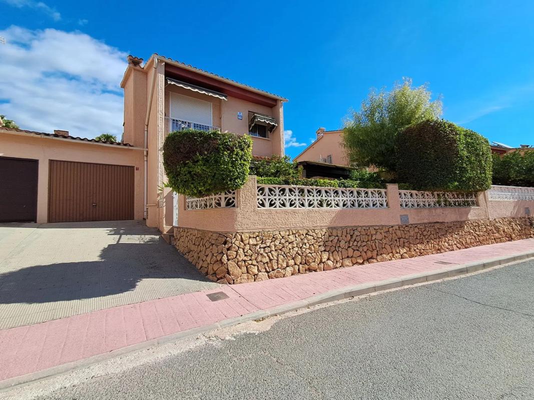 Properties for sale and rent in Spain photo 4