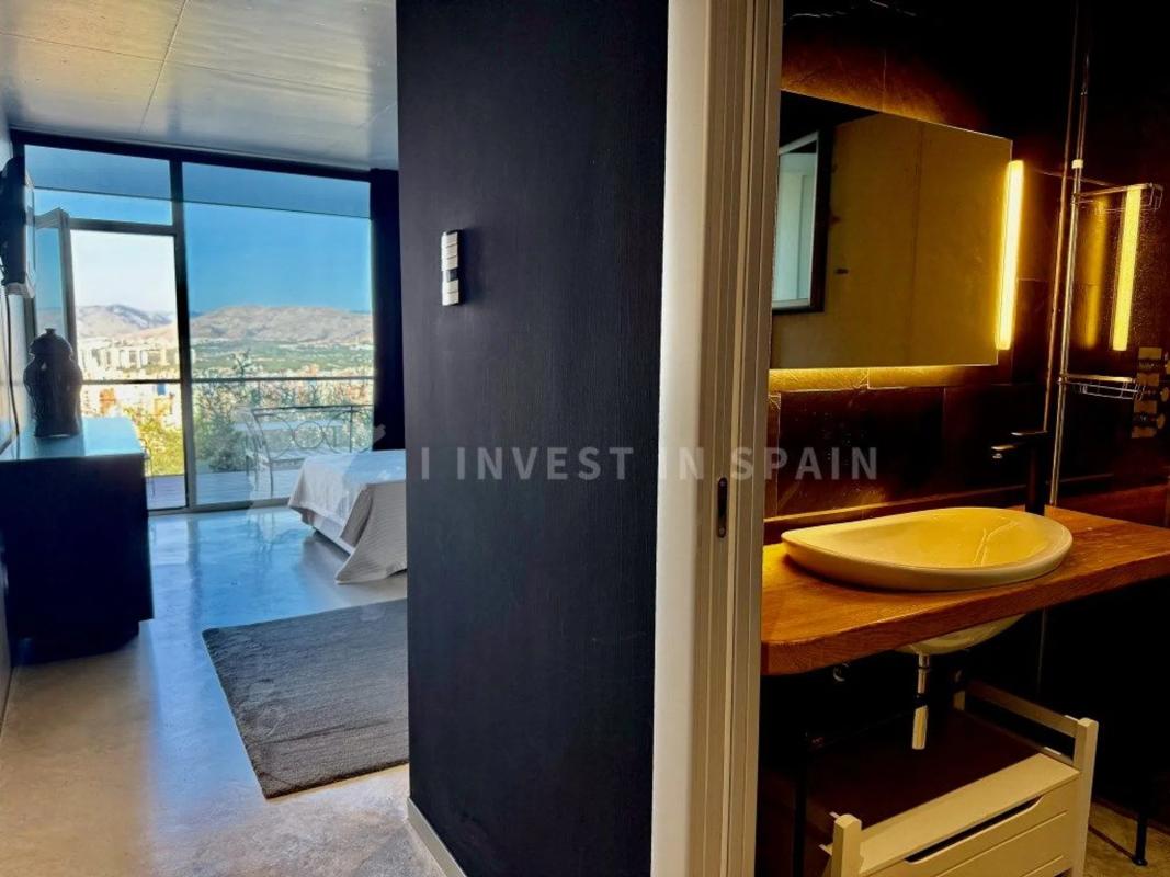 Sale of independent chalet in Barrio Zona Sierra Helada, Benidorm
photo 1