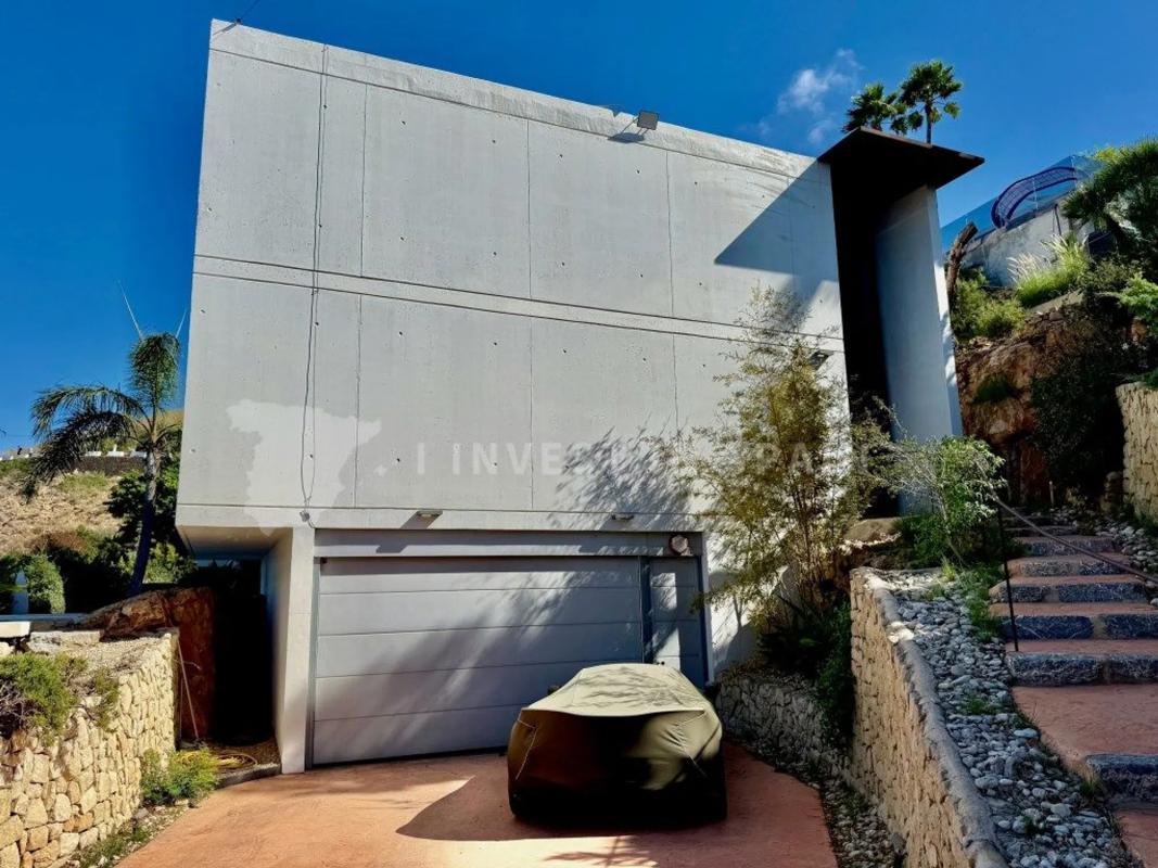 Sale of independent chalet in Barrio Zona Sierra Helada, Benidorm
photo 4