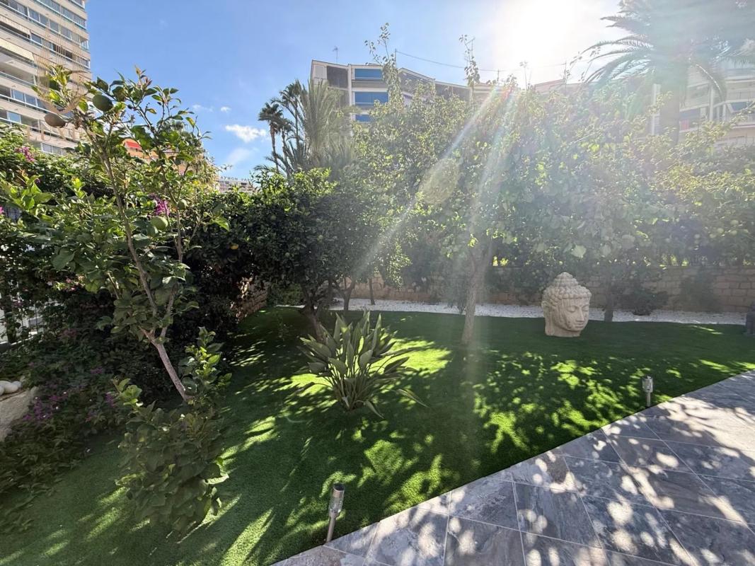 Sale of independent chalet in Calle de Londres, 10, Benidorm
photo 2