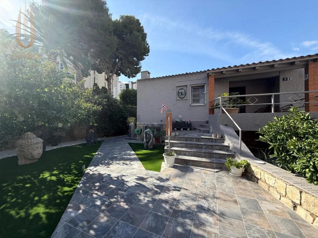 Sale of independent chalet in Calle de Londres, 10, Benidorm
photo 3