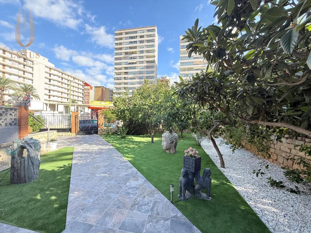 Sale of independent chalet in Calle de Londres, 10, Benidorm
photo 4
