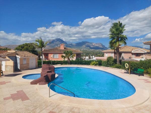 Chalet pareado en Av Malta photo 1