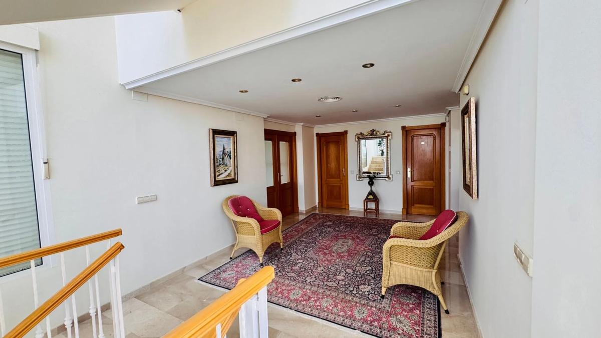 Продажа отдельного шале в Calle Pekín, Бенидорм photo 3