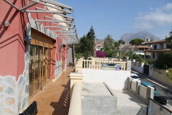 Chalet independiente en venta en Pueblo Poniente, Benidorm
 photo 3