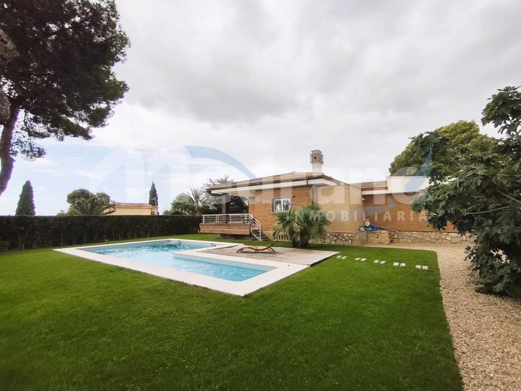 Sale of independent chalet in Calle Sorolla s/n, Benidorm
photo 1