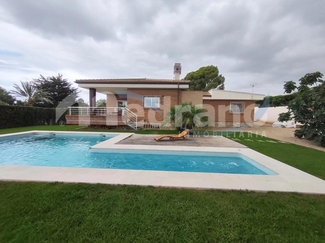 Sale of independent chalet in Calle Sorolla s/n, Benidorm
photo 2