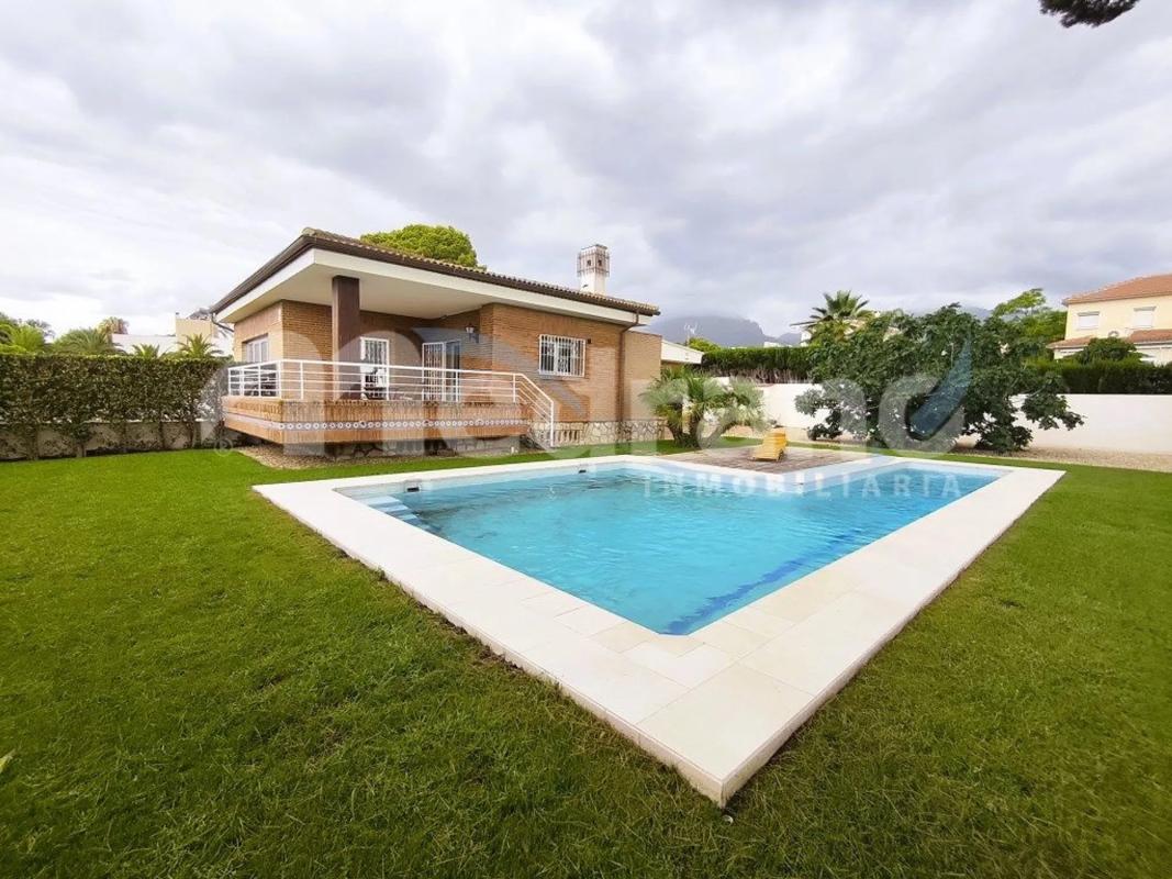 Sale of independent chalet in Calle Sorolla s/n, Benidorm
photo 3