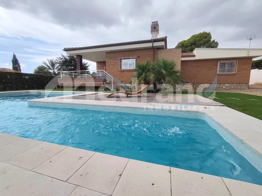 Sale of independent chalet in Calle Sorolla s/n, Benidorm
photo 4