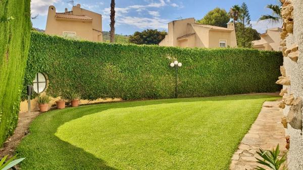 Independent chalet for sale in Avenida de Estocolmo, 5, Benidorm
thumbnail 1