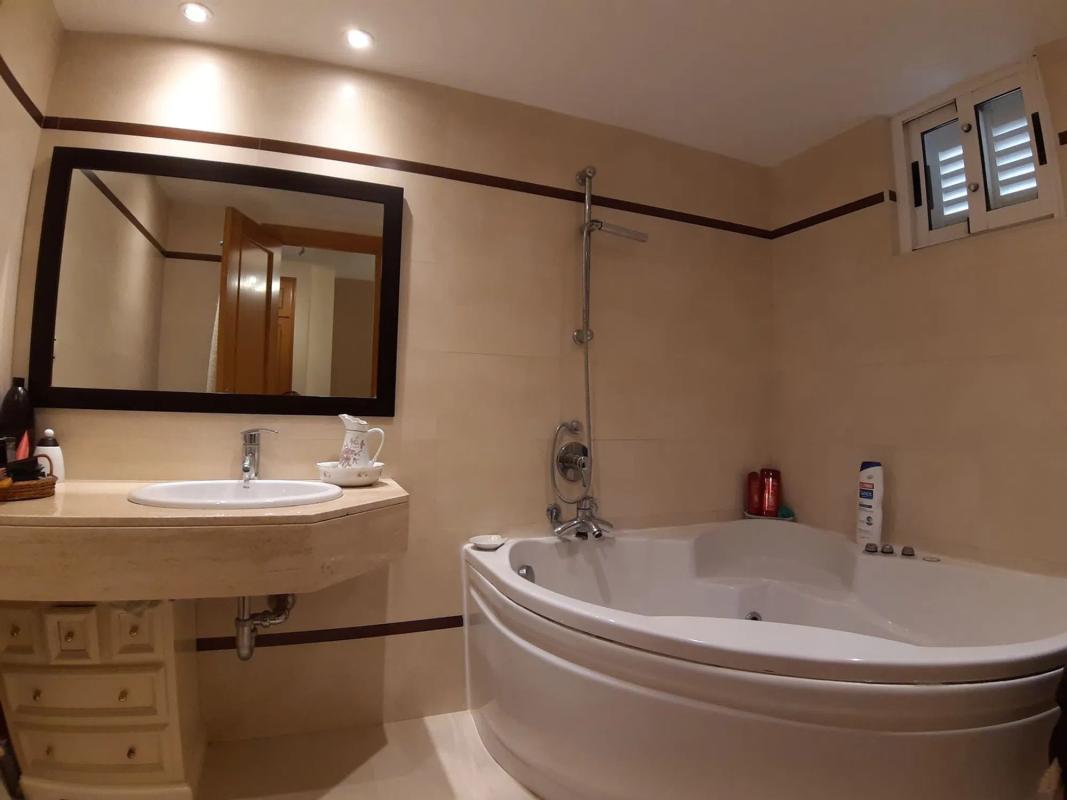 Sale of townhouse in Avenida de Malta, 10 , Benidorm photo 2
