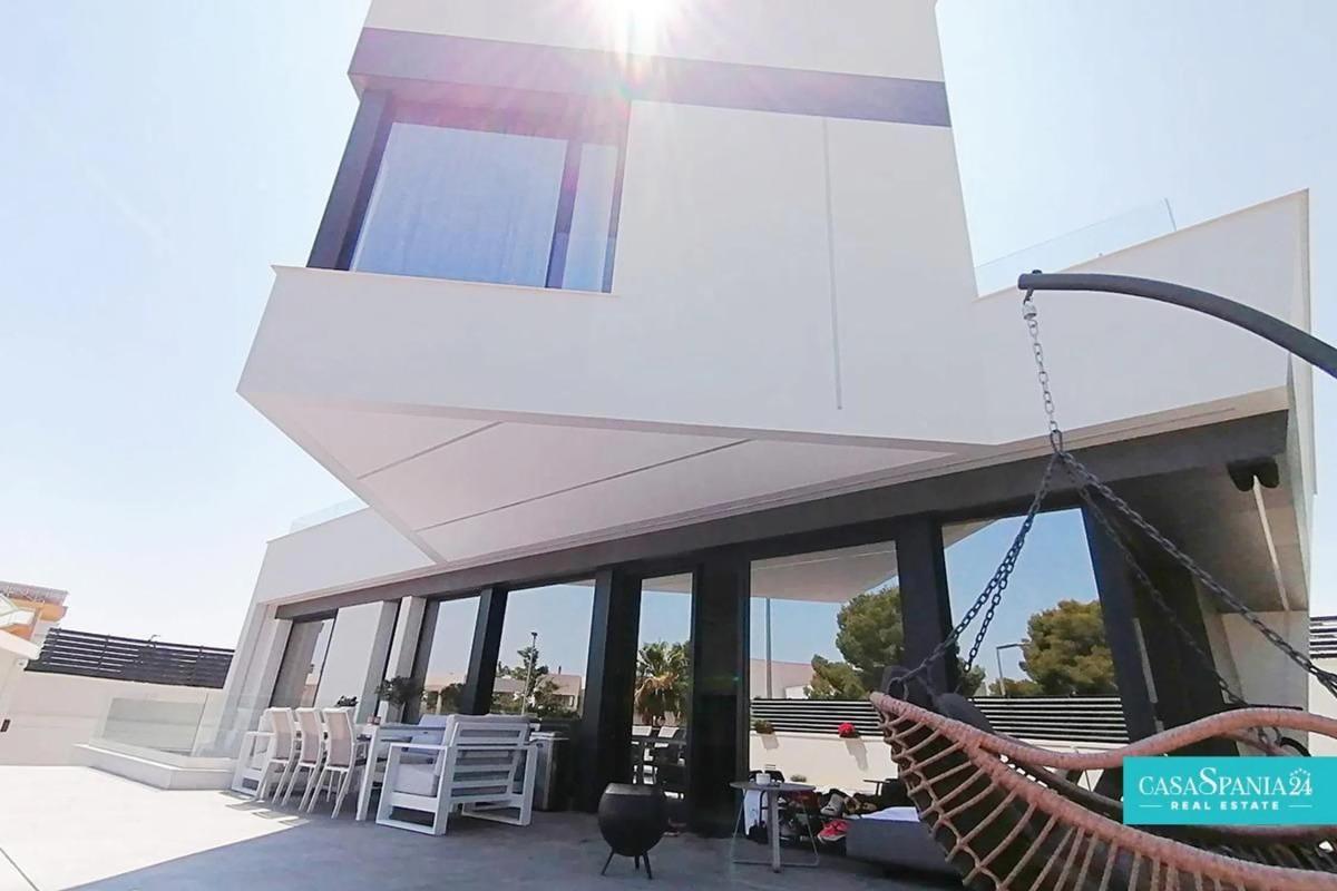 Sale of independent chalet in Pueblo Poniente, Benidorm
 photo 4