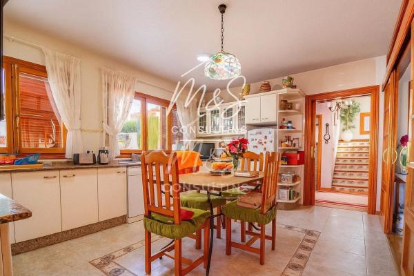 Independent chalet for sale in Avenida Doctor Severo Ochoa, Benidorm
photo 1