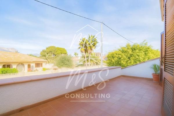 Independent chalet for sale in Avenida Doctor Severo Ochoa, Benidorm
thumbnail 1