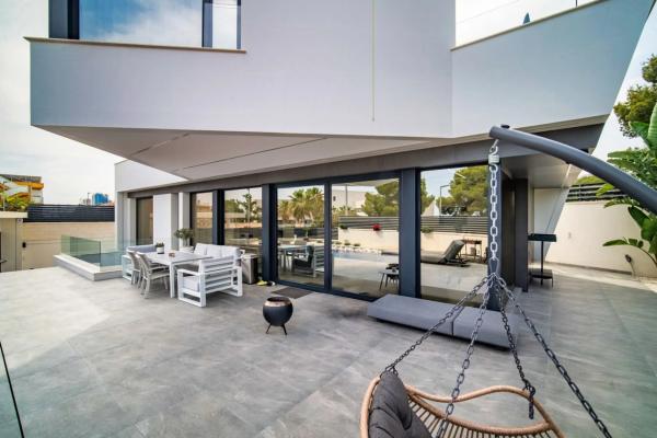 Independent chalet for sale in Avenida Nicaragua, Benidorm
 photo 2
