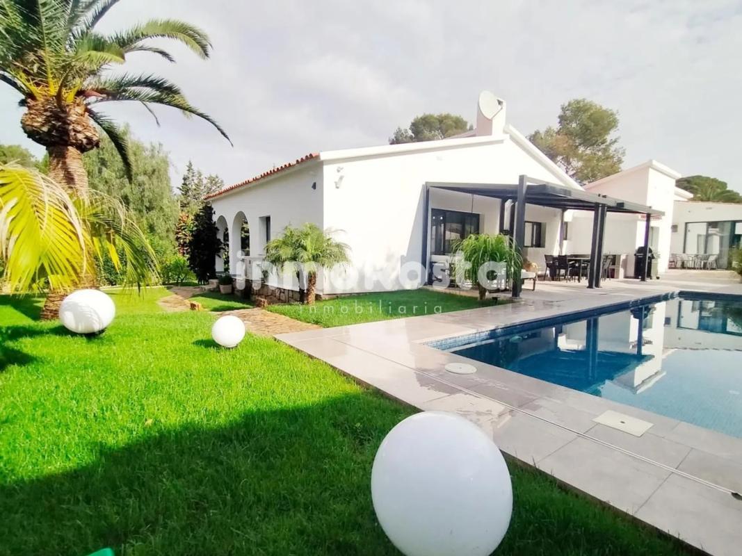 Sale of independent chalet in Barrio Zona Sierra Helada, Benidorm
 photo 2