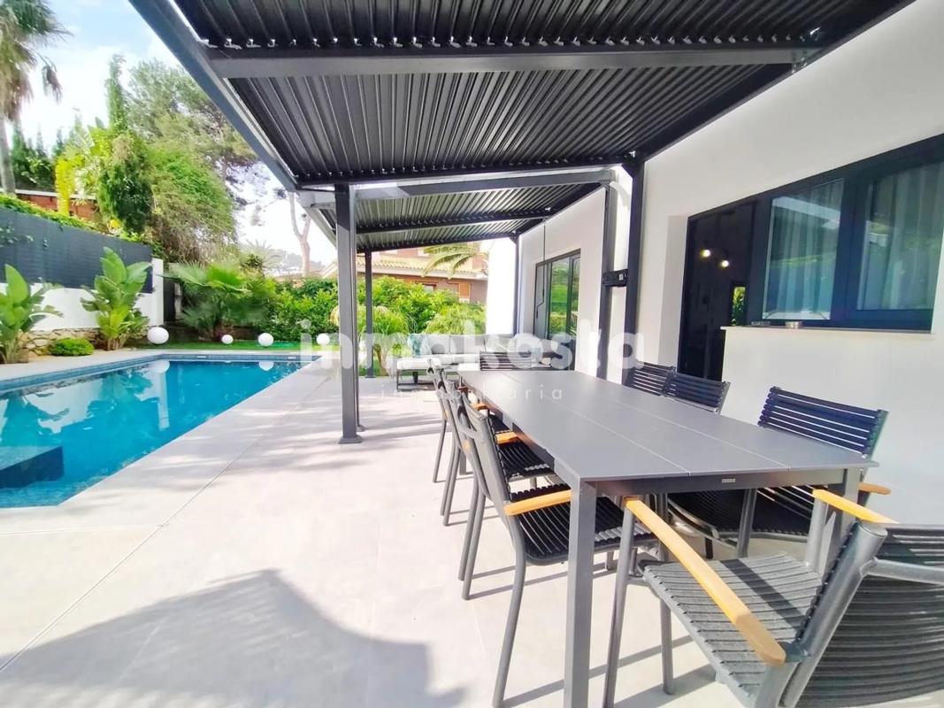 Sale of independent chalet in Barrio Zona Sierra Helada, Benidorm
 photo 5