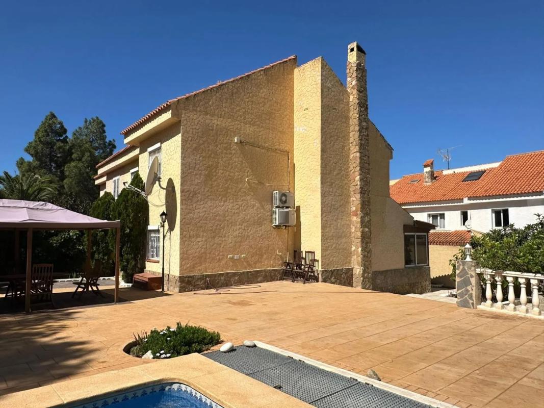 Properties for sale and rent in Spain photo 3