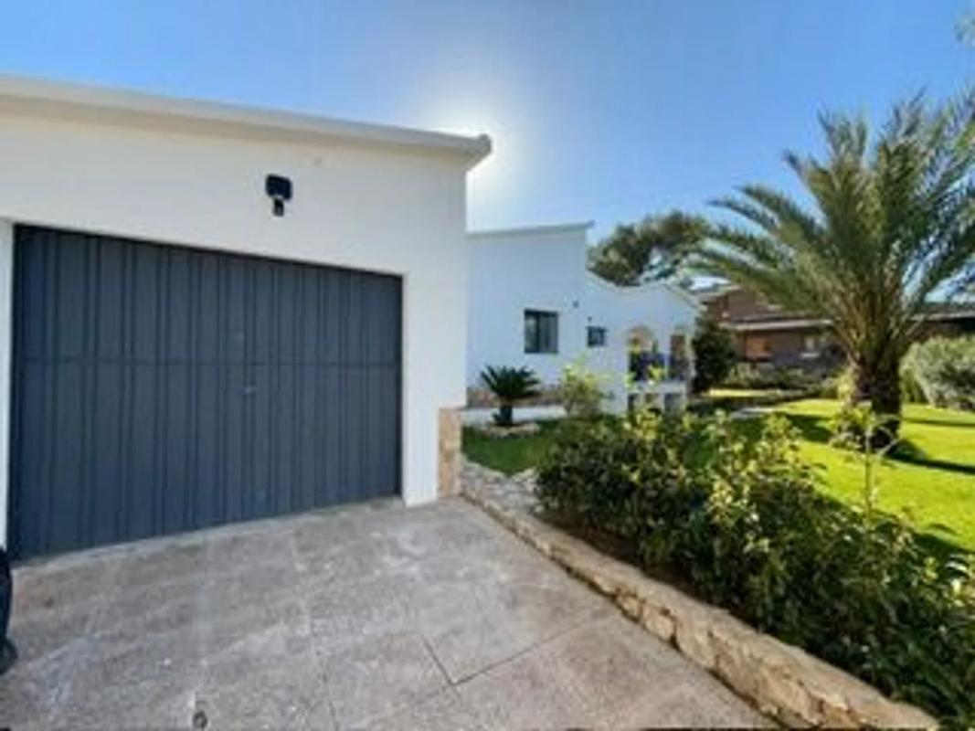 Продажа отдельного шале в Calle Rumanía, Бенидорм photo 2