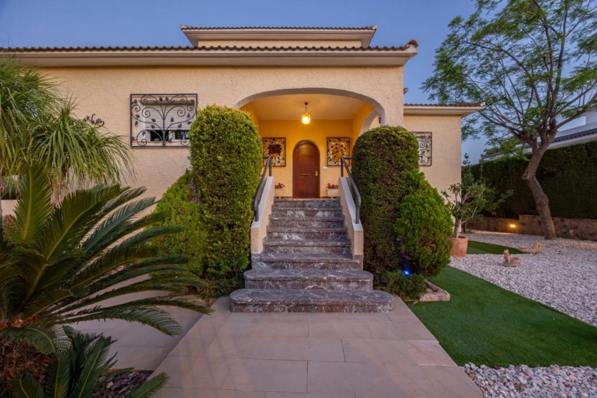 Продажа отдельного шале в Calle Sorolla, Бенидорм photo 4