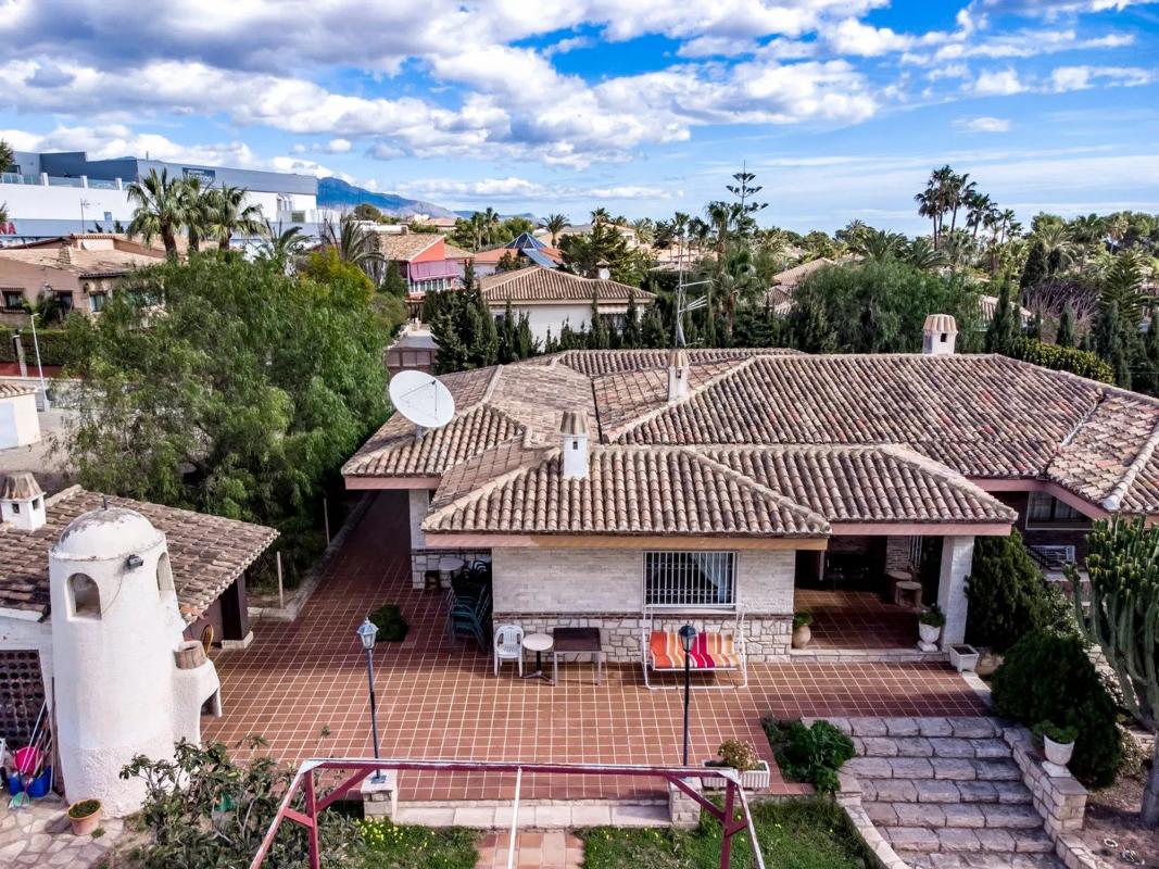 Venta de chalet independiente en Pueblo Levante, Benidorm
photo 1