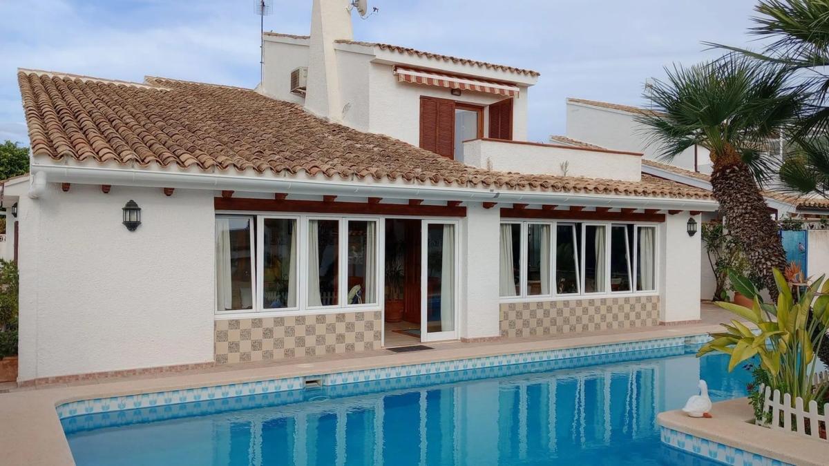 Sale of independent chalet in Barrio Zona Sierra Helada, Benidorm
 photo 3