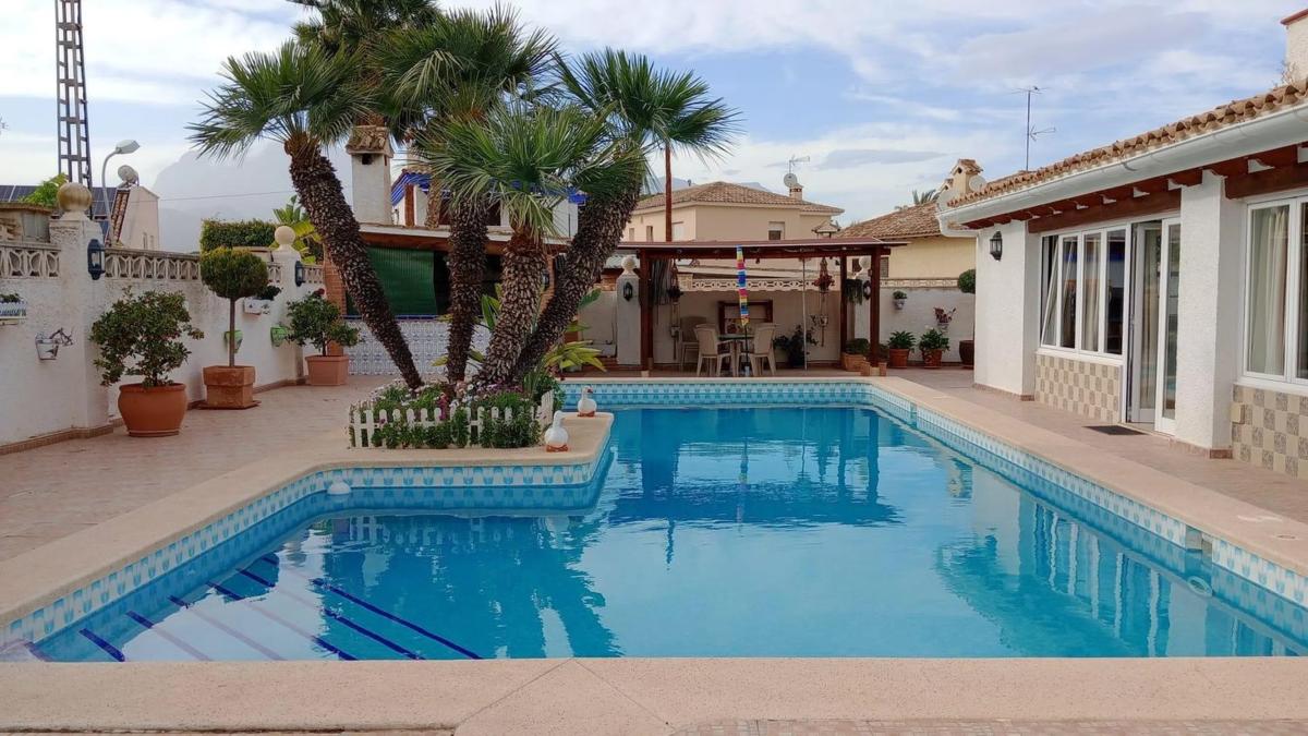 Sale of independent chalet in Barrio Zona Sierra Helada, Benidorm
 photo 4