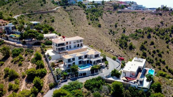 Chalet independiente en venta en Avenida de Tokio, 19, Benidorm
thumbnail 1